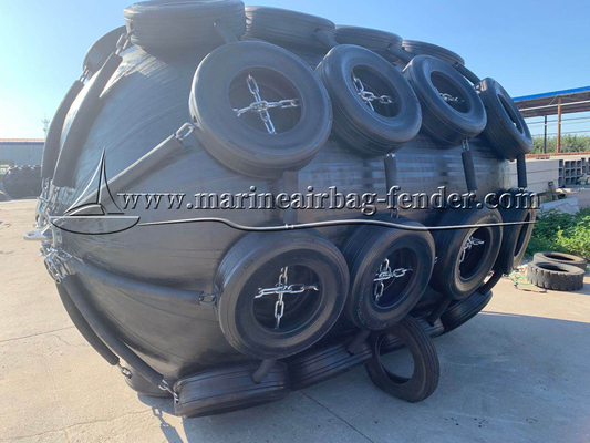 Anti Aging Pneumatic Marine Fender , Black Ship Rubber Fender ISO17357 Standard