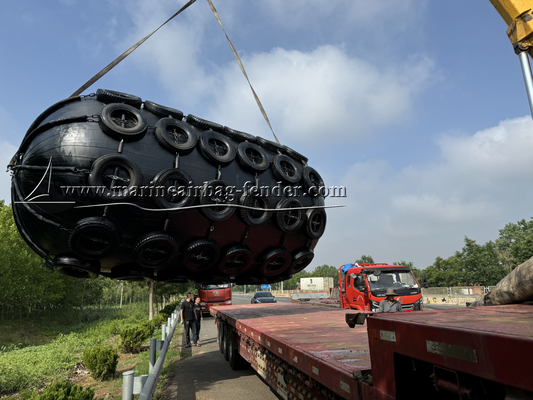 Inflatable Floating Pneumatic Rubber Fenders 50kPa 80kPa Easy Installation