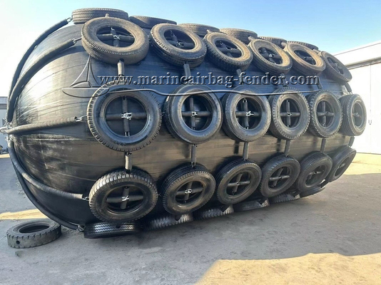 Lightweight Cylindrical Marine Fenders , Pneumatic Fenders For Ships