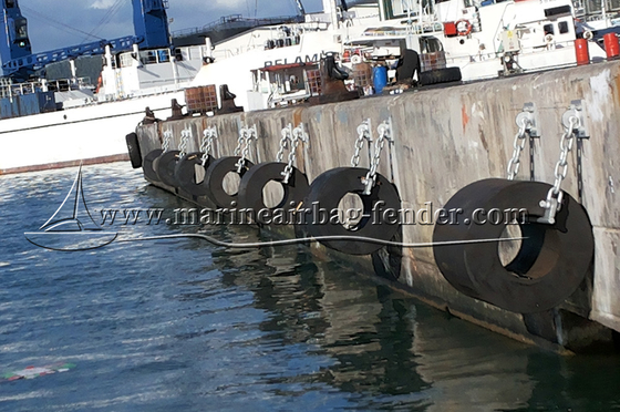 Cylindrical Marine Rubber Fender Bolted Installation For Offshore