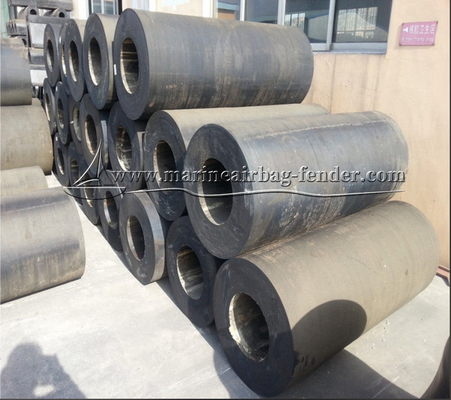 Cylindrical Marine Rubber Fender Bolted Installation For Offshore