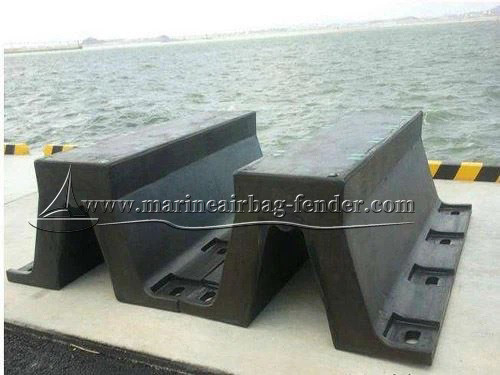 Natural Rubber Dock Fender / Arch Rubber Fender For Wharf And Bumper